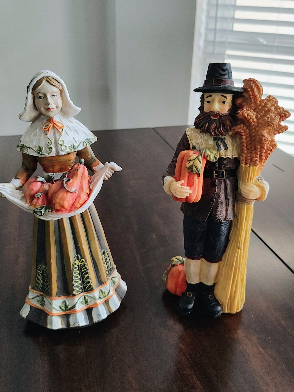 Hand-Painted Autumn Pilgrim Couple Ceramic Figurines - Orange & Brown